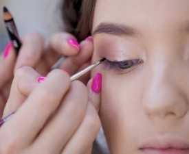 Online Course Diploma in Make Up Trainer